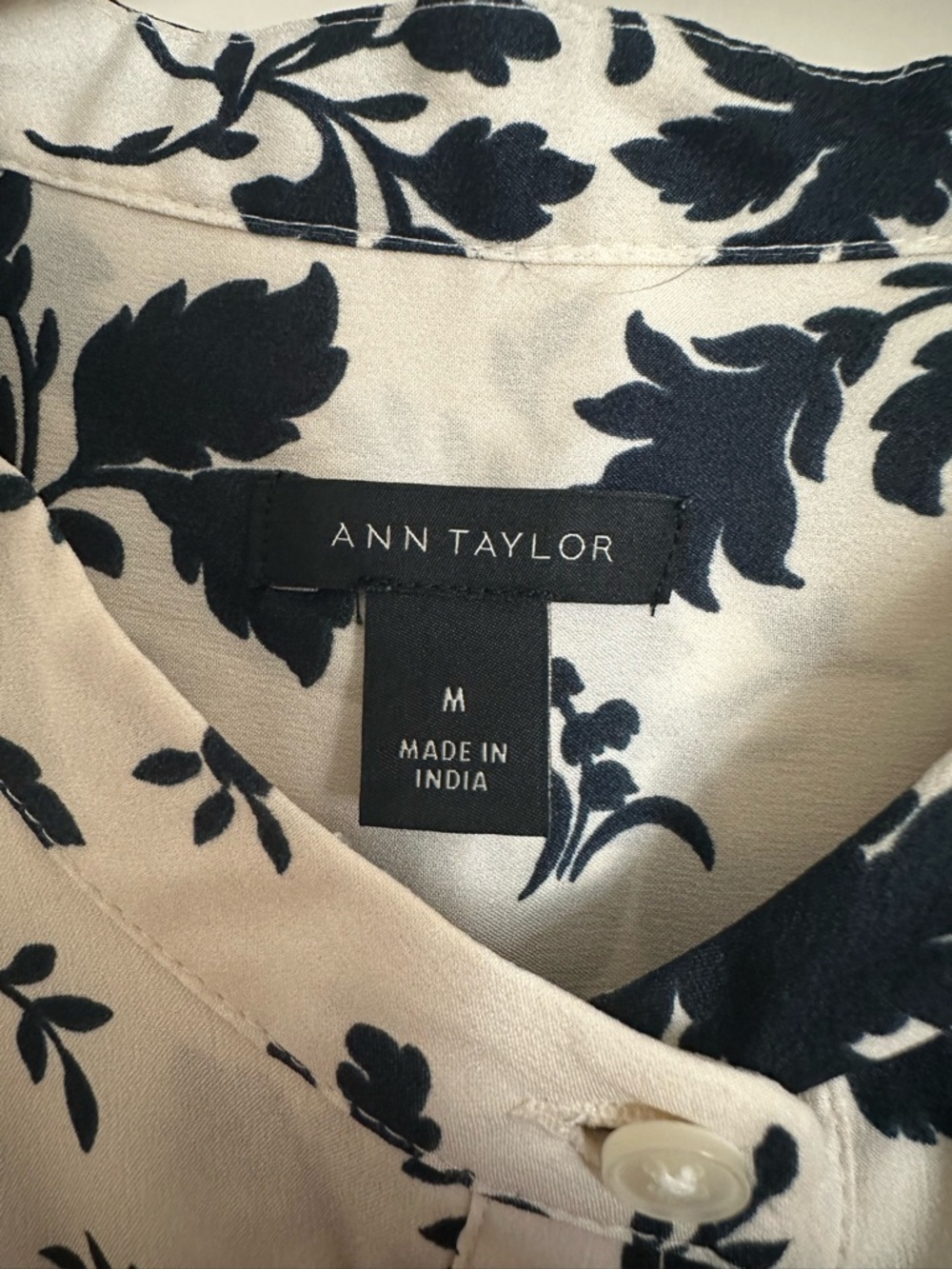 Ann Taylor off-White Floral Button-Up Blouse - Picture 4 of 4